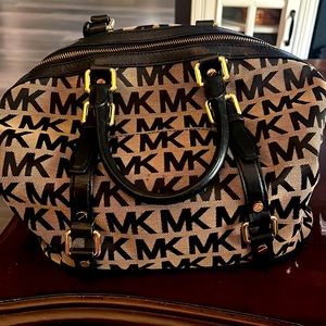 Michael Kors bag. Shoulder bag.